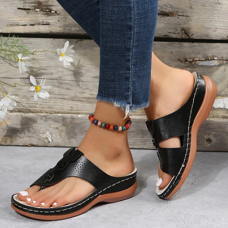 Damen Verstellbare Keilabsatz-Sandalen mit Knopfverschluss, Orthopädischer Fußgewölbestütze, Perforierte Sommer-Plateau-Flip-Flops – Detail 24