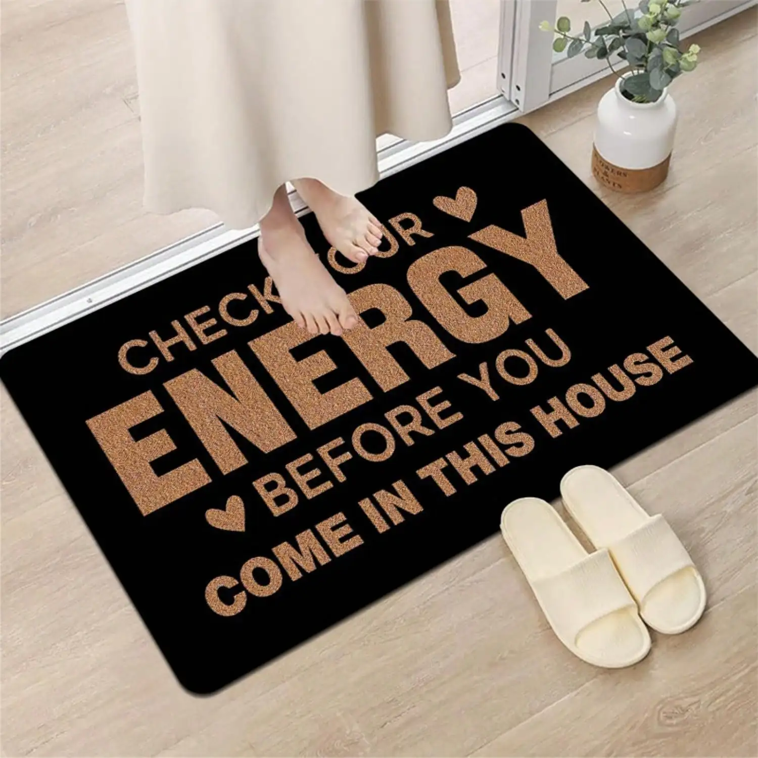 1pc Energy Check Warm Welcome Slogan Door Mat, Warm Welcome Decorative Element Pure Black Background Golden CHE YOUR ENERGY BEFORE YOU COME IN THIS HOUSE
