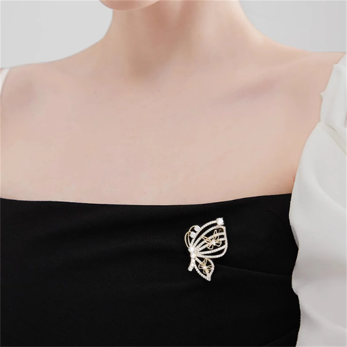 

Изысканная брошь-бабочка с полым дизайном, роскошная, элегантная, романтичная, украшение для вечеринок, подарок, 2025