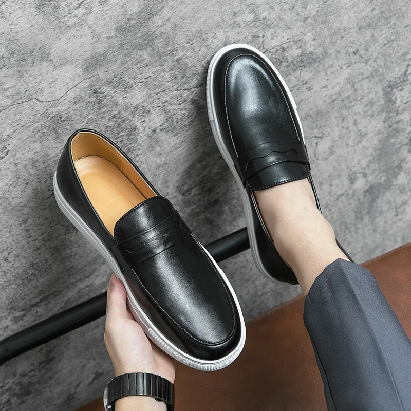 Scarpe in pelle da uomo di marca di lusso primaverile mocassini Casual piatti scarpe pigre All-match per giovani migliori scarpe da uomo Slip-on Zapatos