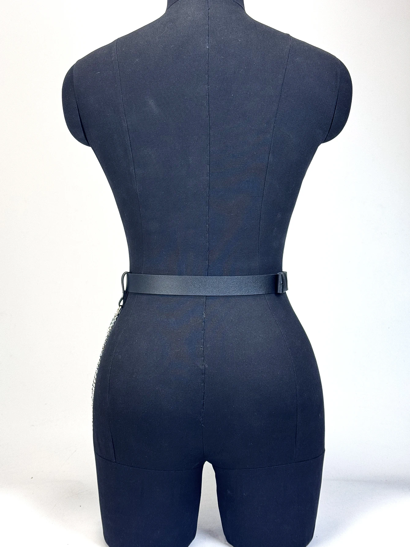 Verstellbarer Ledergürtel für Damen, sexy Mode-Taillengurt im Gothic-Stil mit Kettendetail, Festival-Schmuck für Mädchen, Geschenk – Detail 7