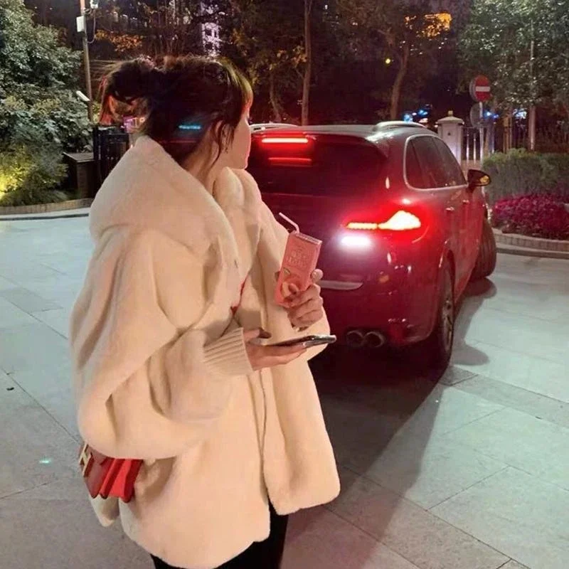 2025 Autumn Winter Imitation Otter Rabbit fur Environmentally Friendly fur Coat Warm Loose Thick and Cold Resistant Plush Coat
