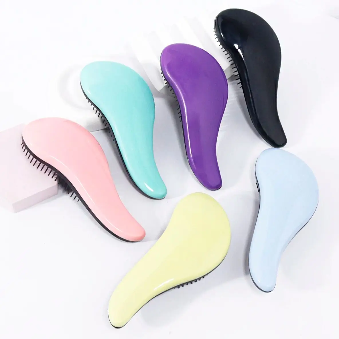 

Solid color anti-static massage brush,soft nylon hair brush,suitable for both dry and wet use Special for real hair wigs