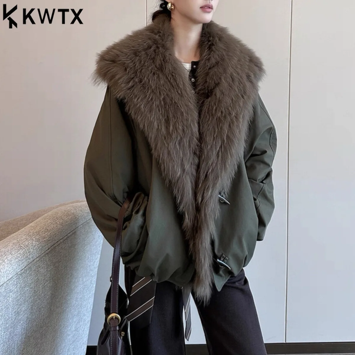 

KWTX 2025 New Women's Short Thick Goose Down Jacket With Fur Collar Lapel Frog Closure Vintage Elegant Chic Winter High Quality
