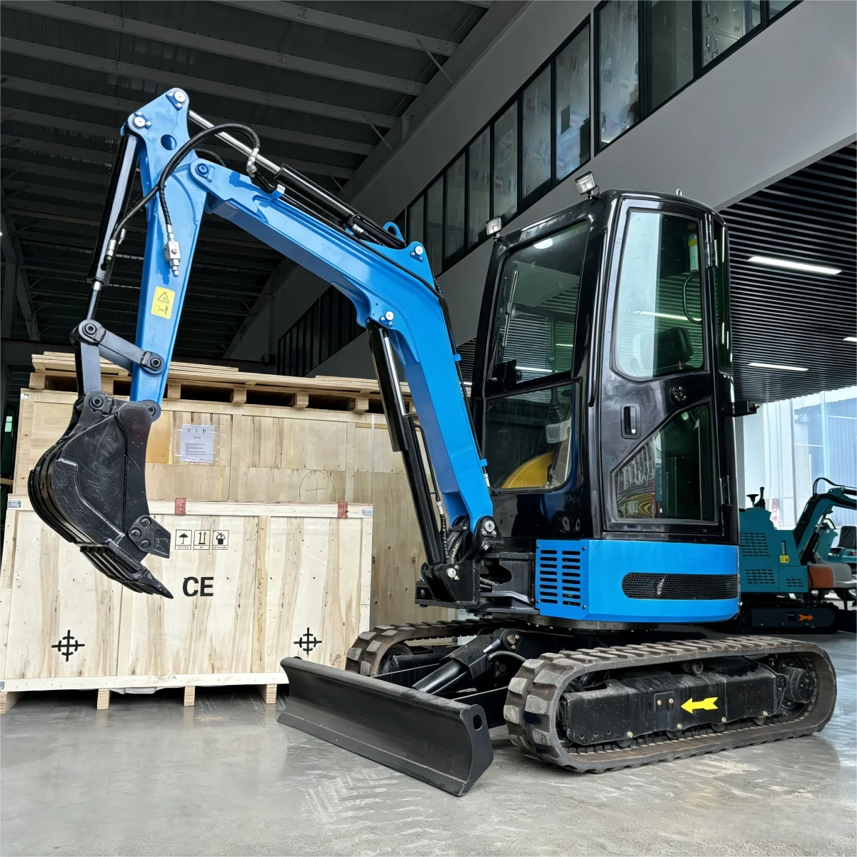 حفارة صغيرة مع هيكل معزز دوار مرن محرك ديزل قوي مخصص متعدد الوظائف الكابينة حفارة صغيرة