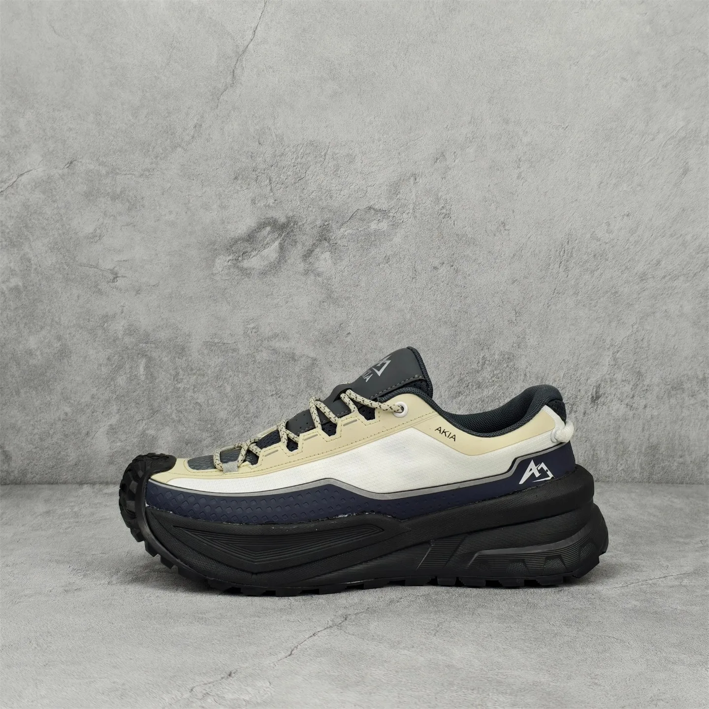 Anti-slip hiking shoes for men and women Lightweight thick-soled comfortable and durable trainers Walking shoes Sports trainers