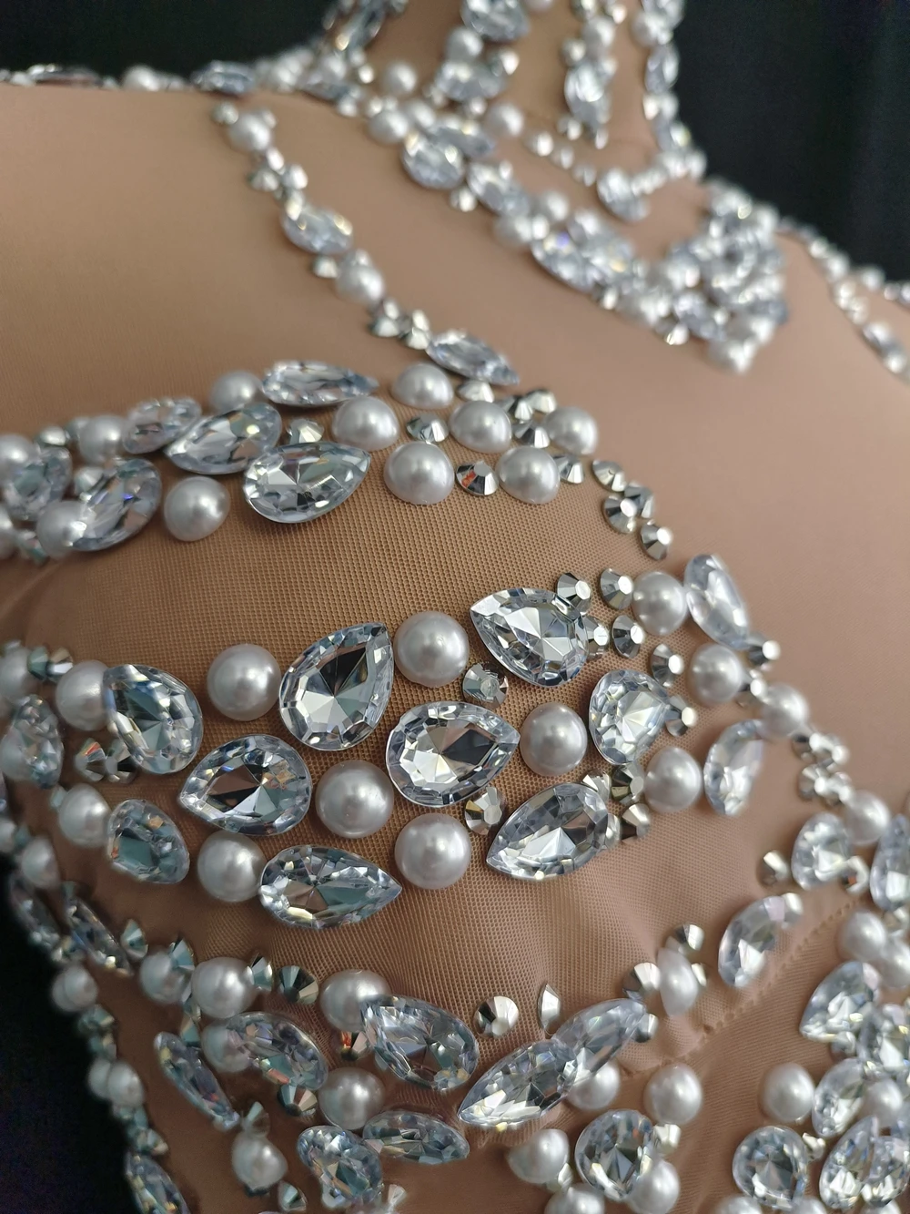 سباركلي الراين اللؤلؤ فستان قصير المرأة مثير شفافة عيد ميلاد احتفال مساء فستان المرحلة زي صورة تبادل لاطلاق النار ارتداء