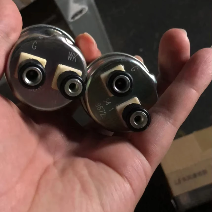 

Hot Sale Automotive Excavator 6BT5.9 Engine Repair Parts Oil Pressure Sensor 3967251