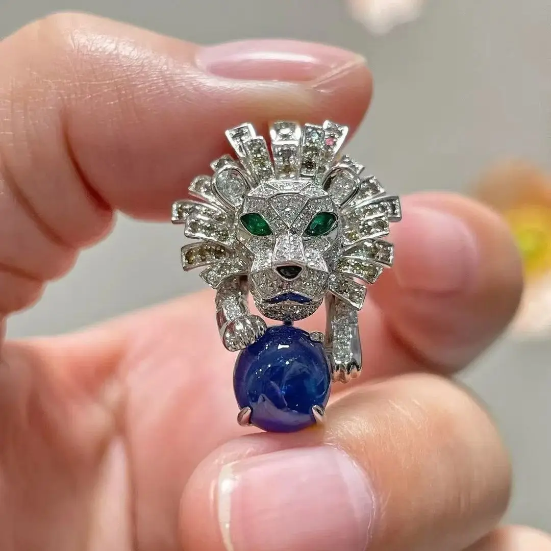 animal lion brooch unisex men& women jewelry natural sapphire 18K white gold with diamond guild certificate fine jewelry genuine