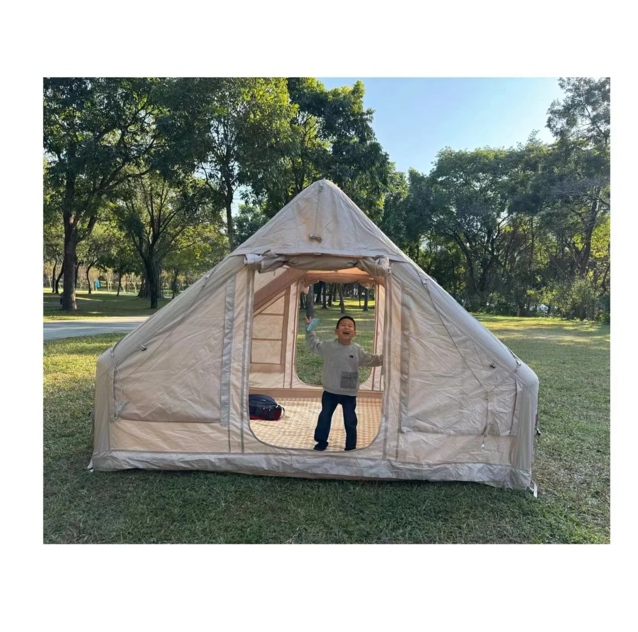 

Large Outdoor Family Waterproof Durable Airtight House Travel Air Inflatable Tent for Camping