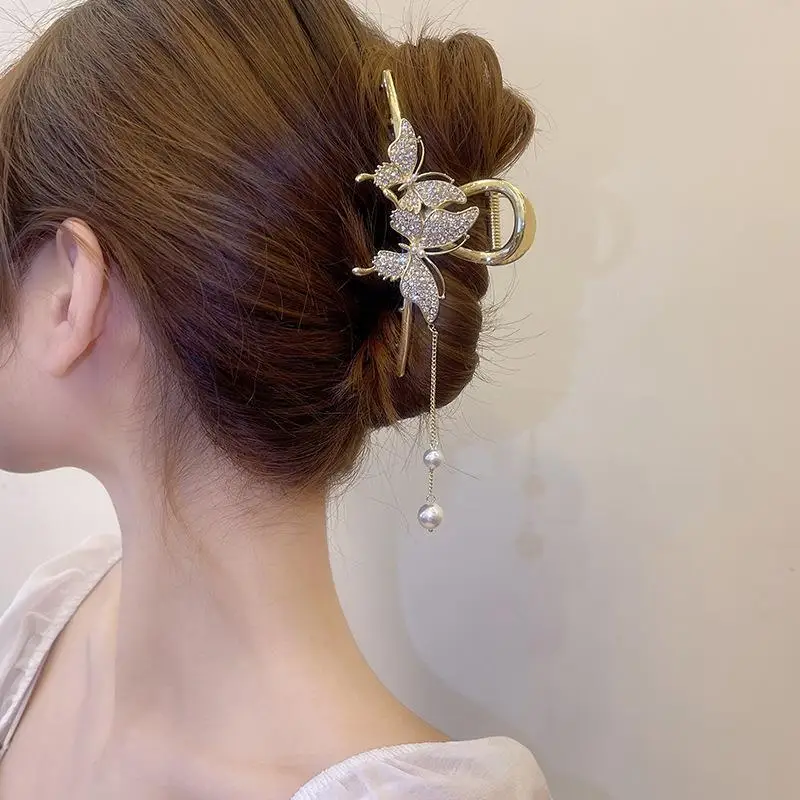 

Elegant Butterfly Hair Claw Large Metal Shark Clip for Women Pearl Rhinestone Tassel Chain Hairpin Ponytail Claw Clip
