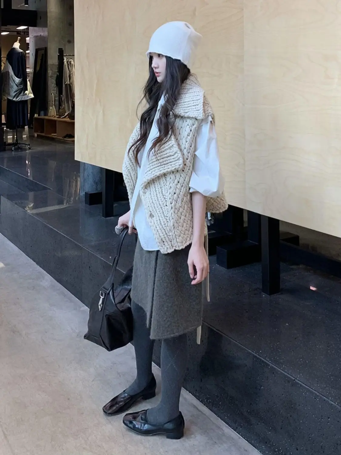 2026 Popular High-end Thick Needle Sweater Design Sense Niche Beige Knitted Vest Women's Spring