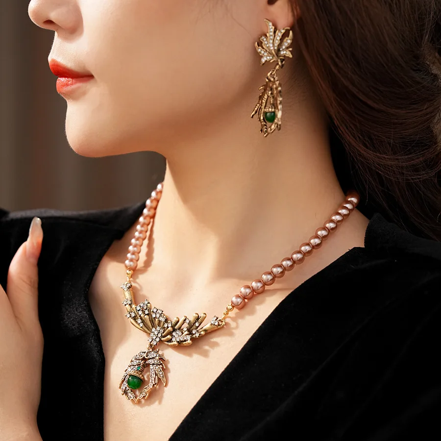 Vintage Inlaid Rhinestone Leaves Jewelry Set for Women Spider Pendant Pearl Necklace High-end Retro Wedding Bride Earrings Set