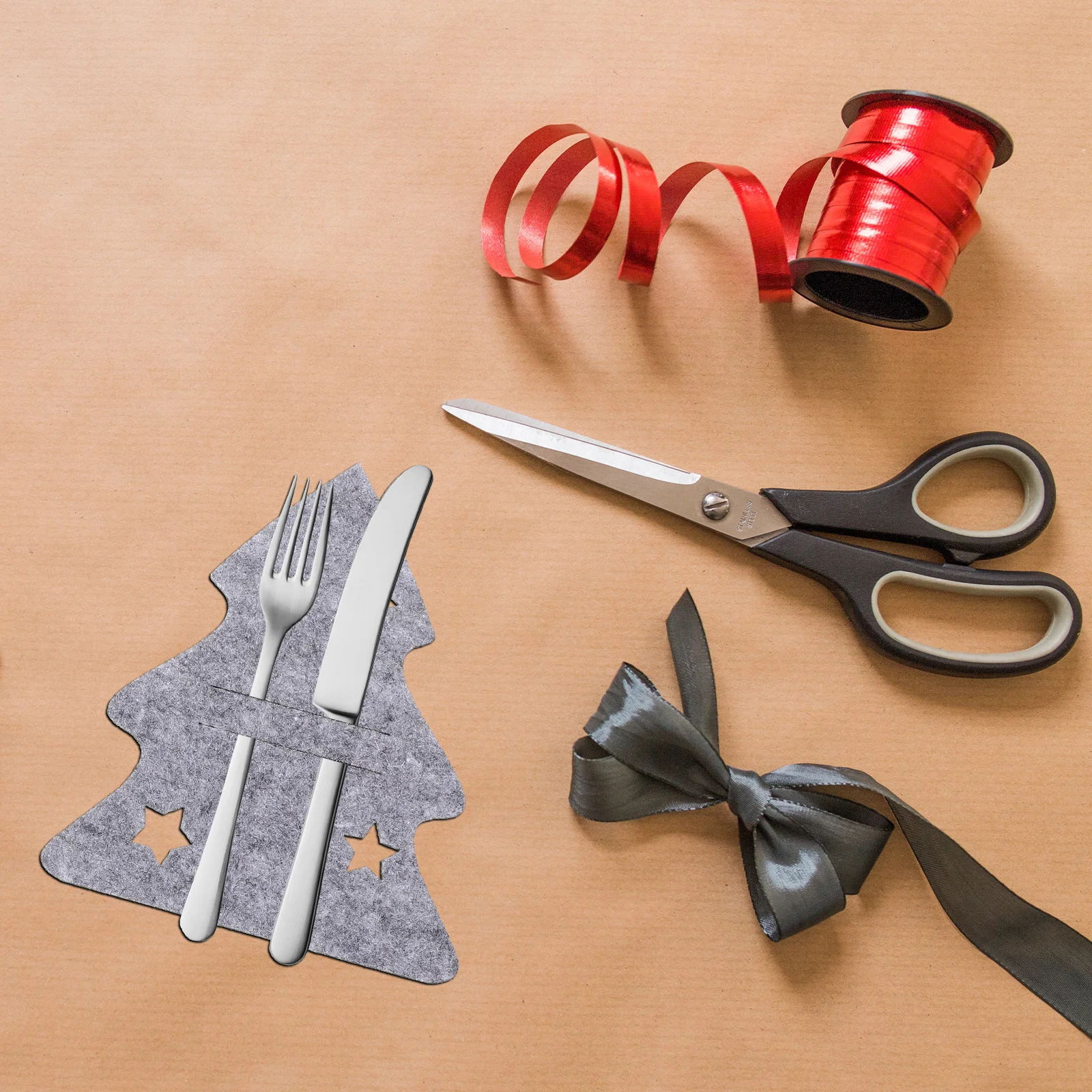 

8Pcs Festive Christmas Tree Cutlery Pouches Dinning Table Decor for Party Supplies and Small Items Storage Solution