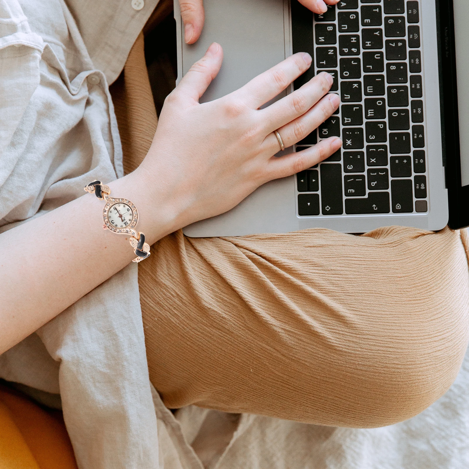 

1pc Square Quartz Wristwatch Women Strap Frosted Design Lightweight Precise Movement Fashion Elegant Gift