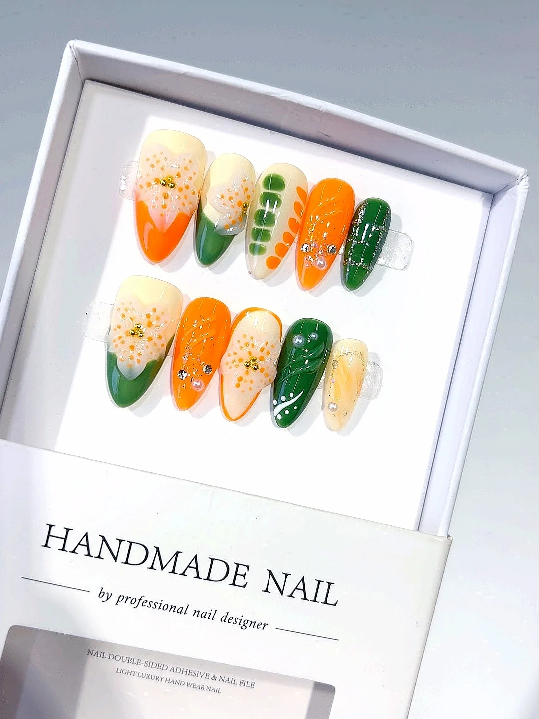 

Оранжево-зеленый 3D цветочный миндальный пресс со стразами на ногтях - осенний стиль ручной работы с жемчугом (D586)