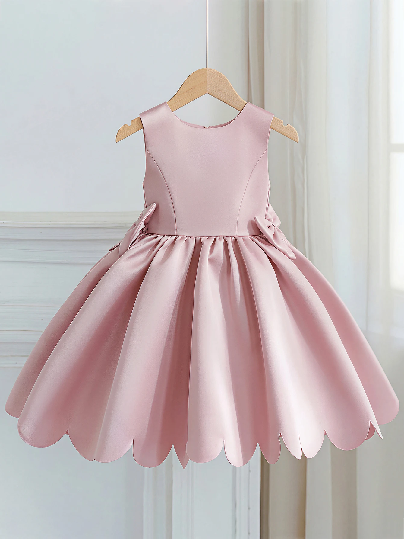 Young Girl Elegant Party Dress Decorated with Pink Satin Ribbon Bow, Girls' Weddings, Parties, Birthday, Special occasions