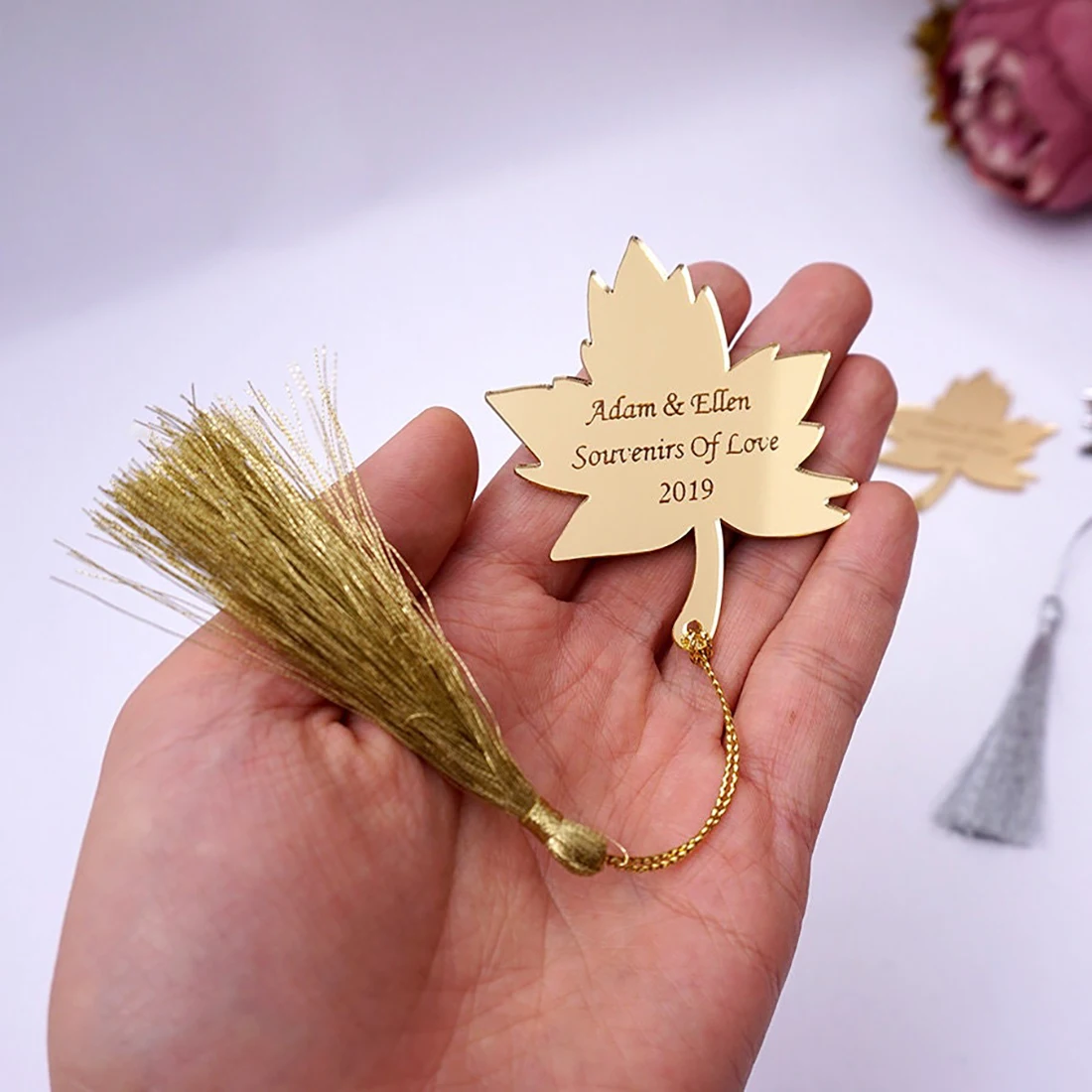 

50Pcs Personalized Leaves Invitation Card 6cm Custom Words Acrylic Mirror Tags with Tassel Wedding Guests Gifts Favors