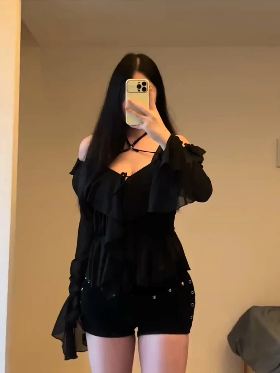 Blus atasan wanita lengan panjang berbahan sifon, model chic warna hitam dengan detail renda, kerut, dan kerah V-neck/Slash Neck, ukuran besar, cocok untuk musim semi dan gugur.