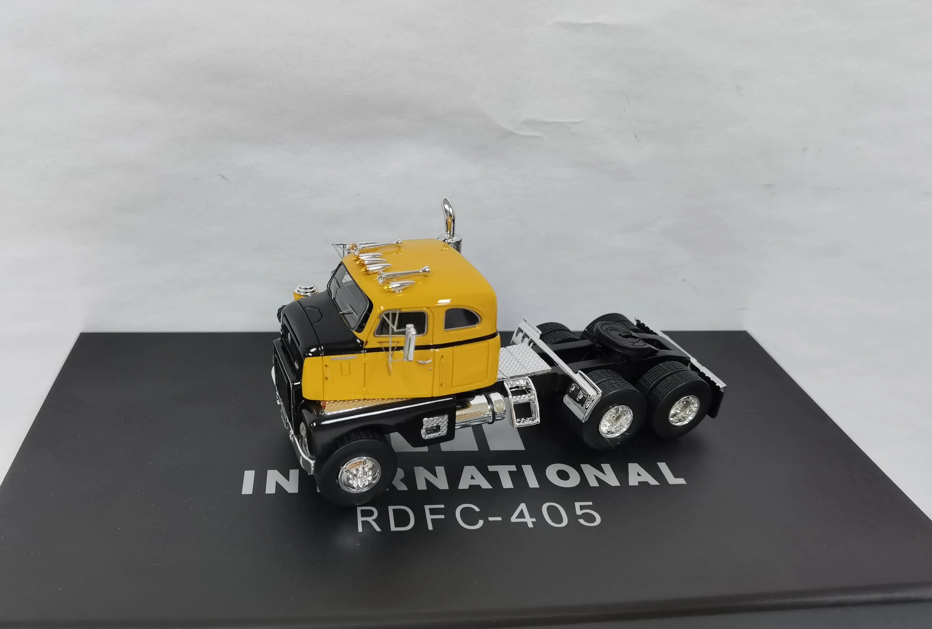 RARE-Gift CollectionTop Shelf 1/64 High Quality Resin International RDFC405 Tractor Yellow