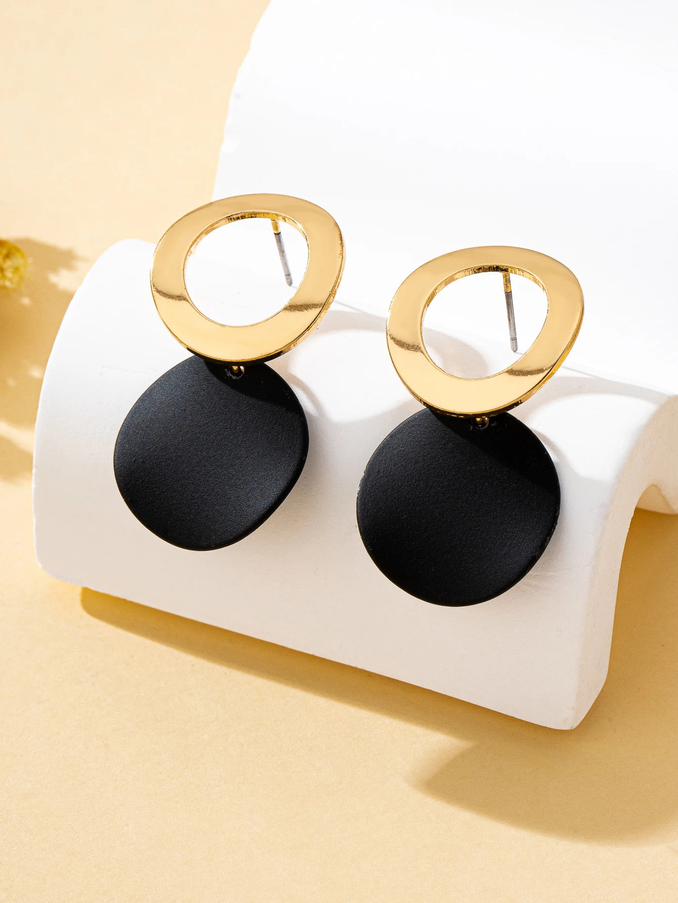 Double-Layered Round Earrings, Contrasting Color Geometric Hoop Earrings, Women's Vintage Large Hollow Hoop Earrings, Available in 4 Colors, Exaggerated Trendy Party Accessories