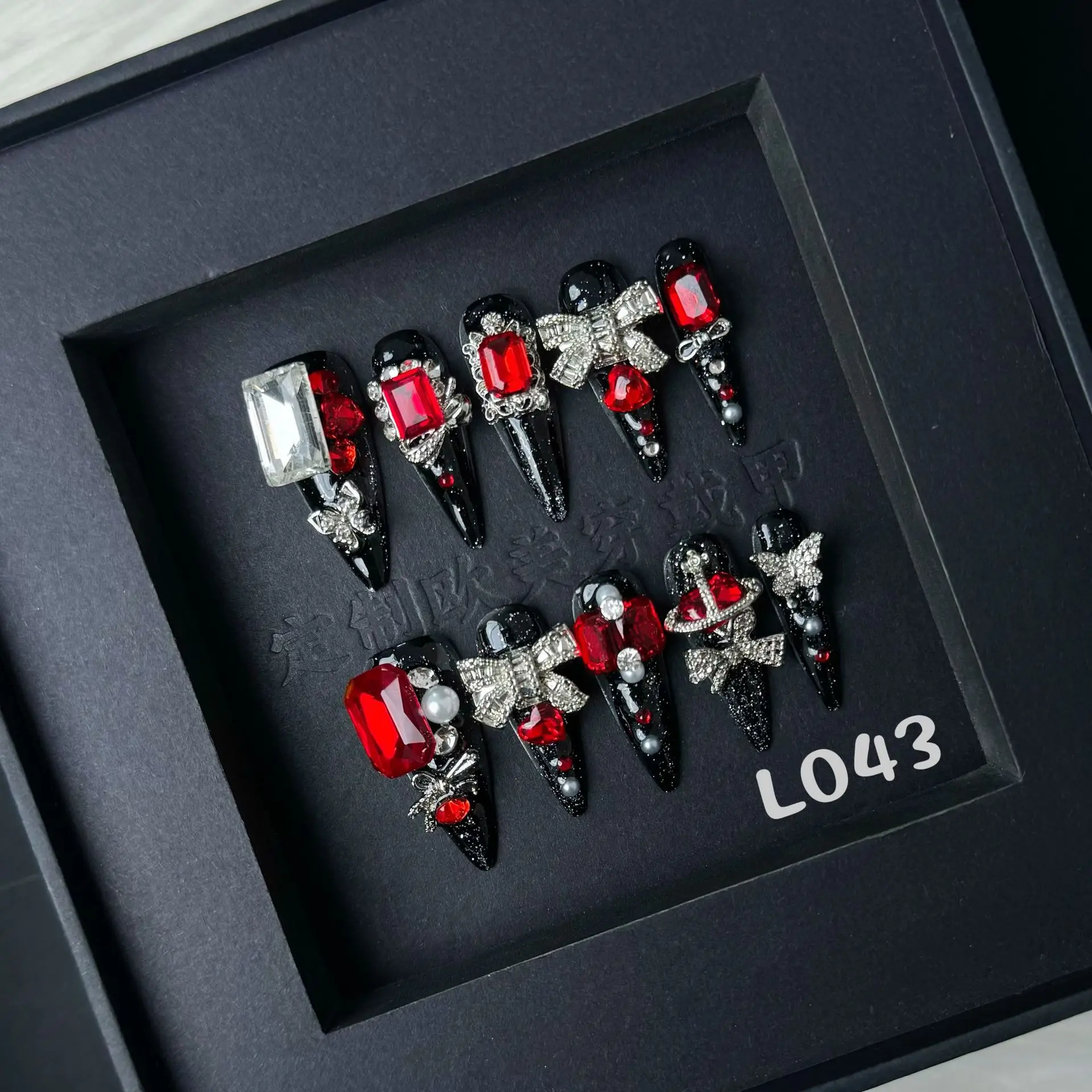 

10 шт., накладные ногти ручной работы, готический панк, металлический декор в виде бабочки, носимые накладные ногти в европейском стиле, хэви-метал, красный кристалл, накладные ногти