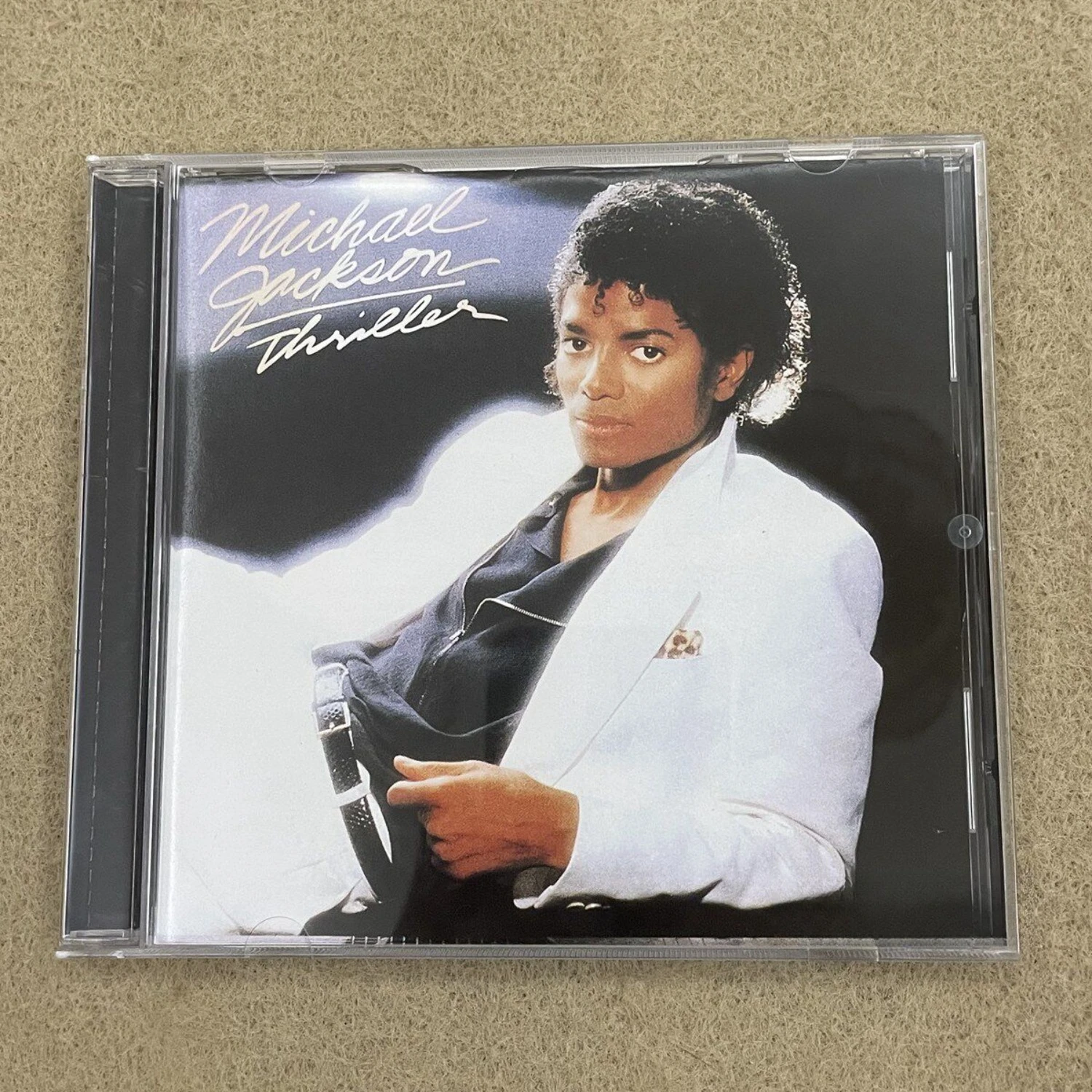 

Michael Jackson Thriller Pop R&B Funk Soul Audio CD Clear Digital Sound Collectible for Fans Home Art Decor & Music Display