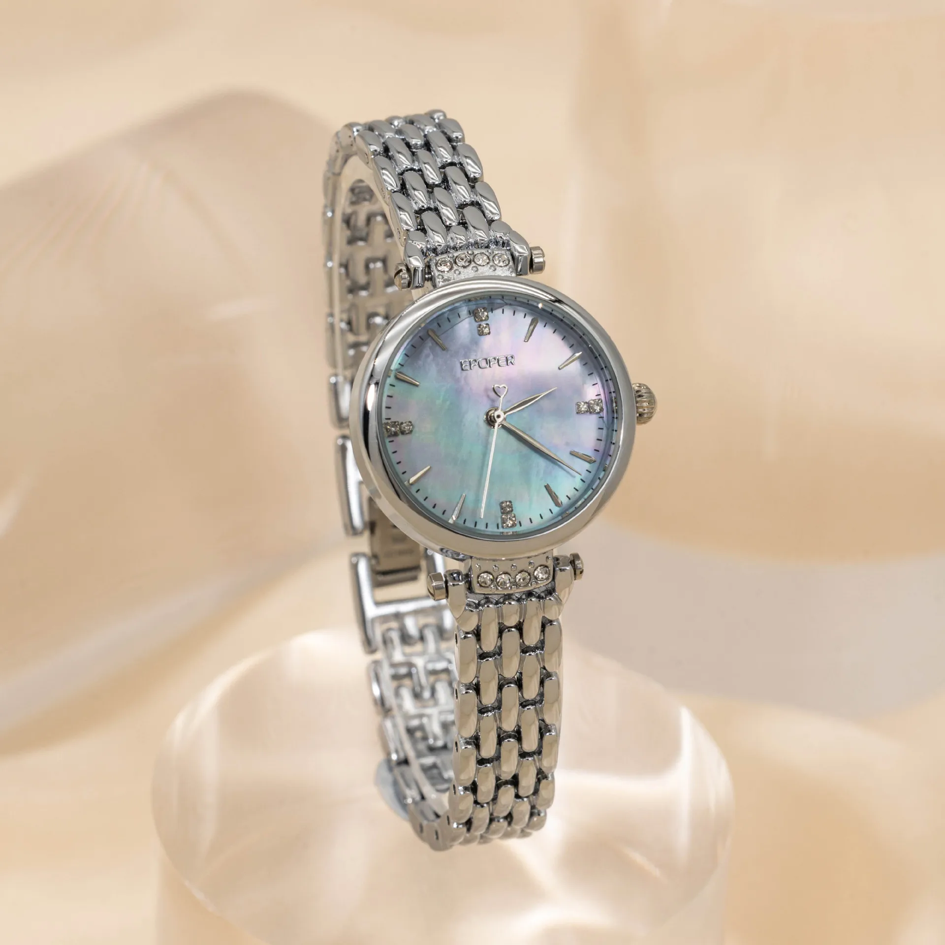 This newstylishcompactexquisiteand sophisticated quartz watch is a trendy and versatile gift for women, perfect for any occasion