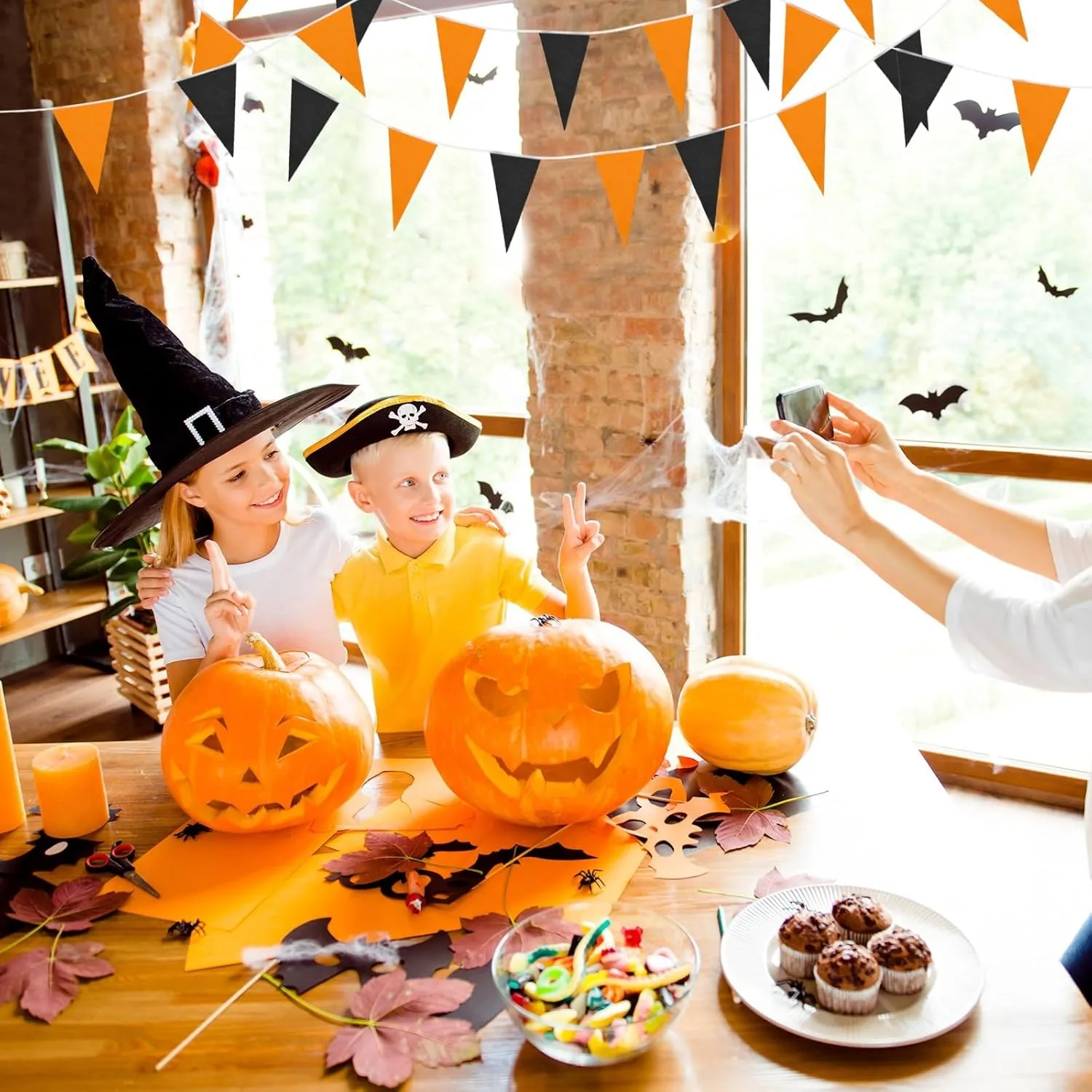 Leuchtend orangefarbene und schwarze Plastik-Dreiecks-Wimpelkette für Halloween, Geburtstagsfeiern, Outdoor-Festivals und Dekorationen. – Detail 4