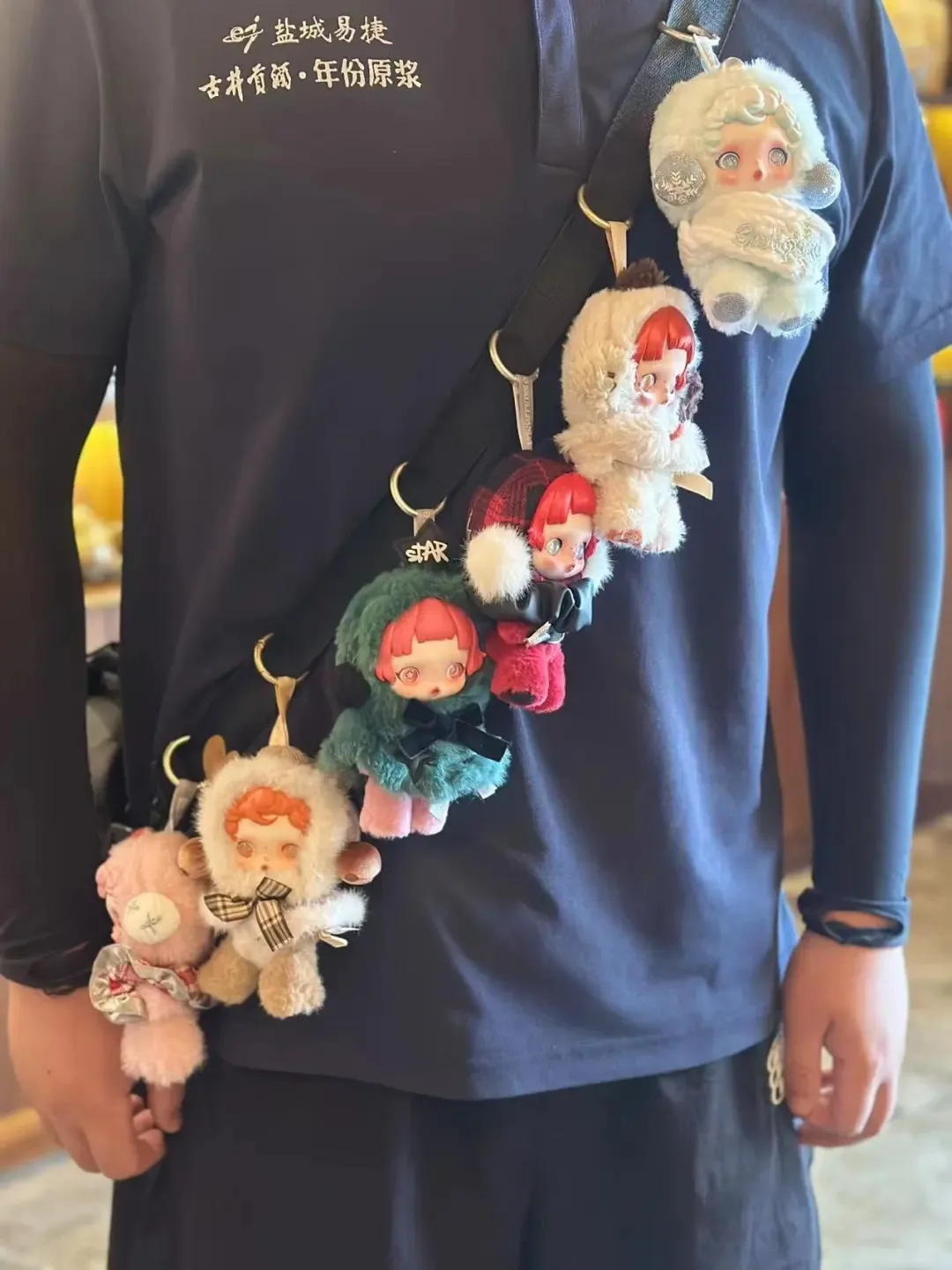 

Классический продукт POPMART, оригинальный оригинальный продукт Skullpanda, зимняя мелодия, виниловый плюшевый кулон, слепая коробка, праздничные подарки-сюрпризы