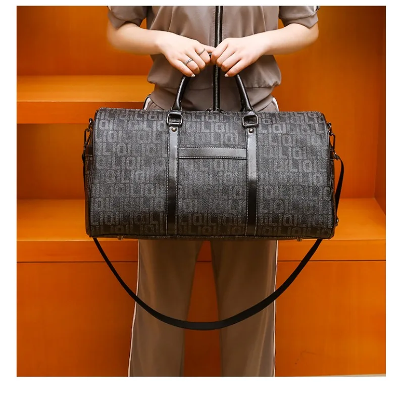 

Large Capacity Luxury Men Women Travel PU Leather Carry on Luggage Bag Travel Shoulder Bag Male Female Weekend Duffle Bag