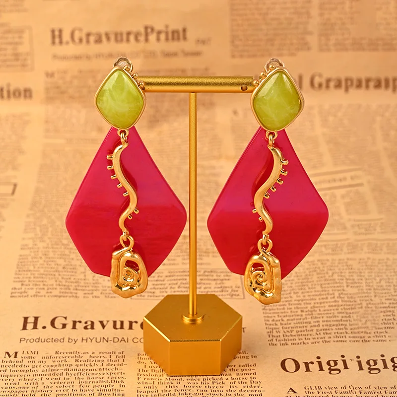 2025 Autumn Winter Light Luxury Retro Exaggerated Geometric Ear Clips Fashionable Temperament Design French Irregular Earrings