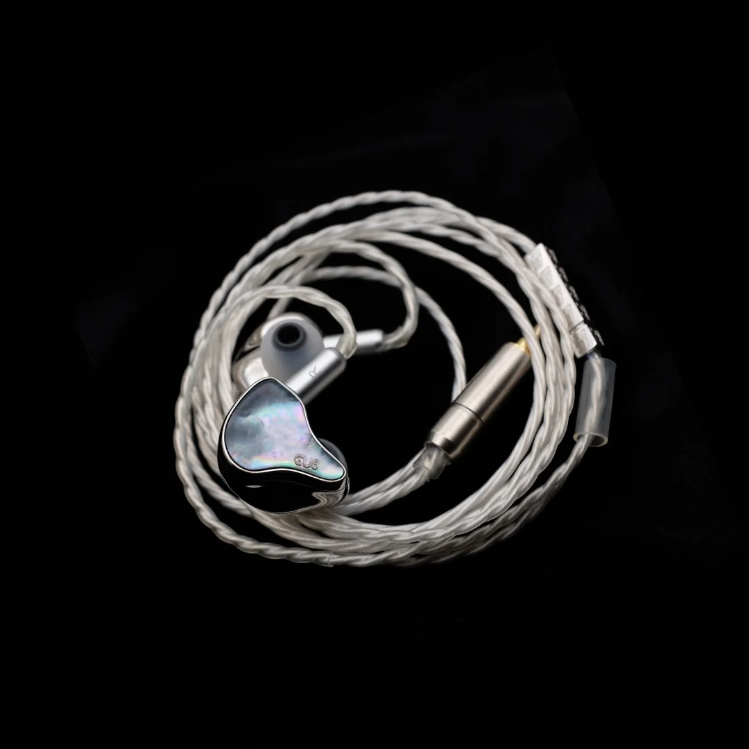 Auricolari di monitoraggio intrauricolari HeartField CU8 Quad-BA con cavo OFC staccabile placcato argento e sintonizzazione neutra Harman