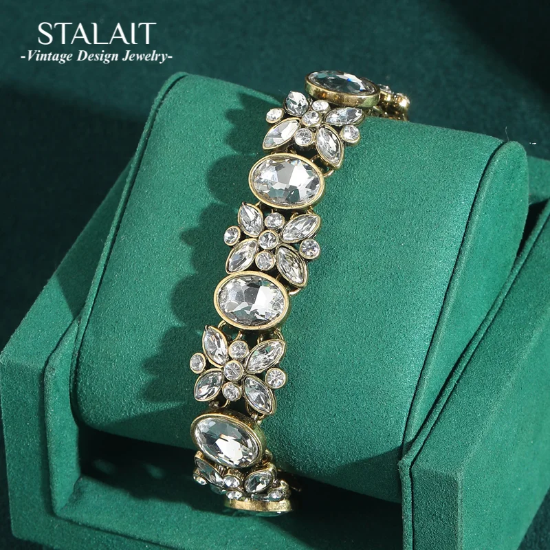 

Vintage Butterfly Bracelets Woman White Crystal Antique Gold Color Oval Jewelry Luxury Designers Summer Accessories 2025 New