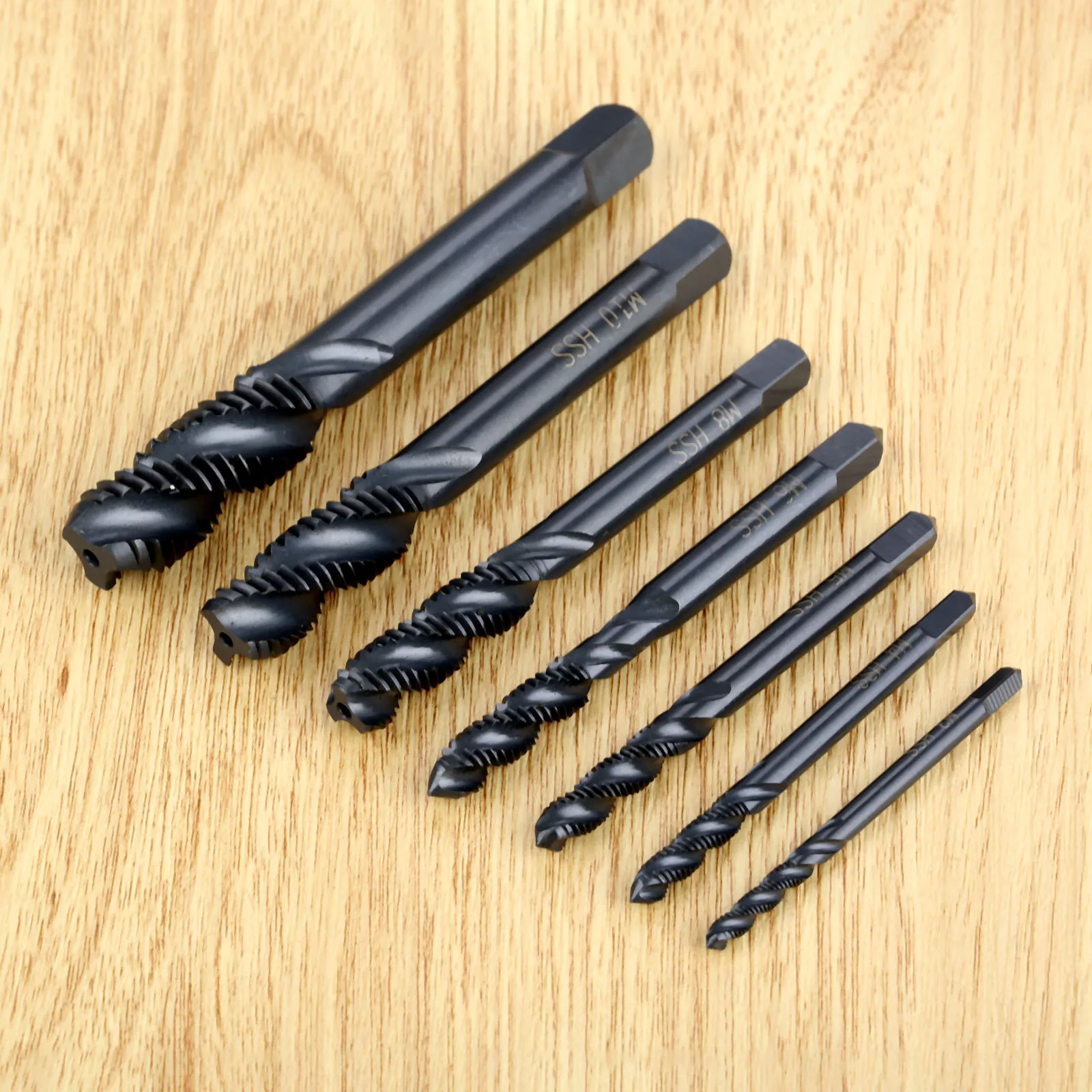 

7pcs HSS 6542 Nitriding Metric Spiral Fluted Thread Tap and Die Kit M3/M4/M5/M6/M8//M12 Screw Straight Flute Drill Hand Tools