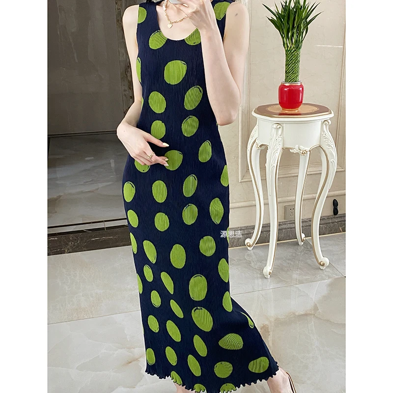 

Miyake Pleated Retro Polka Dot Dress for Women's 2023 Summer New Style Slim Fit Sleeveless Holiday Tank Top Long Dress
