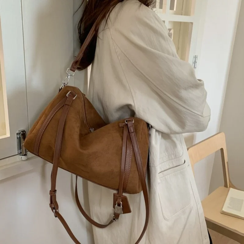 

Stylish Leather Shoulder Bag For Women, Classic Messenger Bag For Ladies With Elegant Famous Designer Details