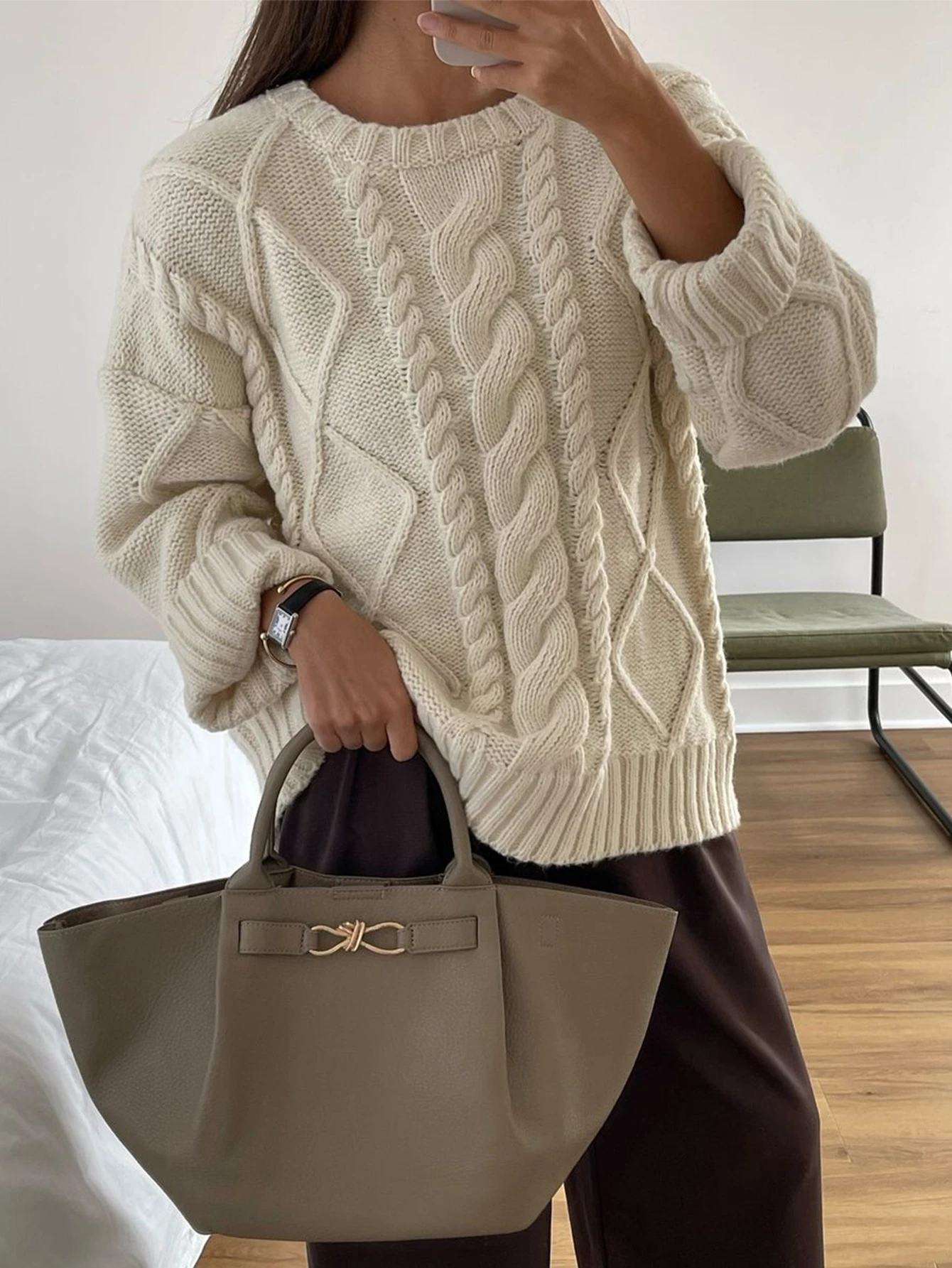 سترة نسائية بأكمام طويلة ورقبة دائرية للخريف والشتاء كاجوال بلون سادة مريحة تسمح بمرور الهواء، ملابس تريكو عصرية