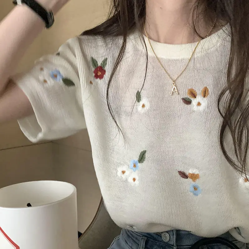 Summer New Round Neck Short Sleeve T-shirt Women Sweet Floral Embroidered Pullovers Japanese Style Temperament Knitting Tees