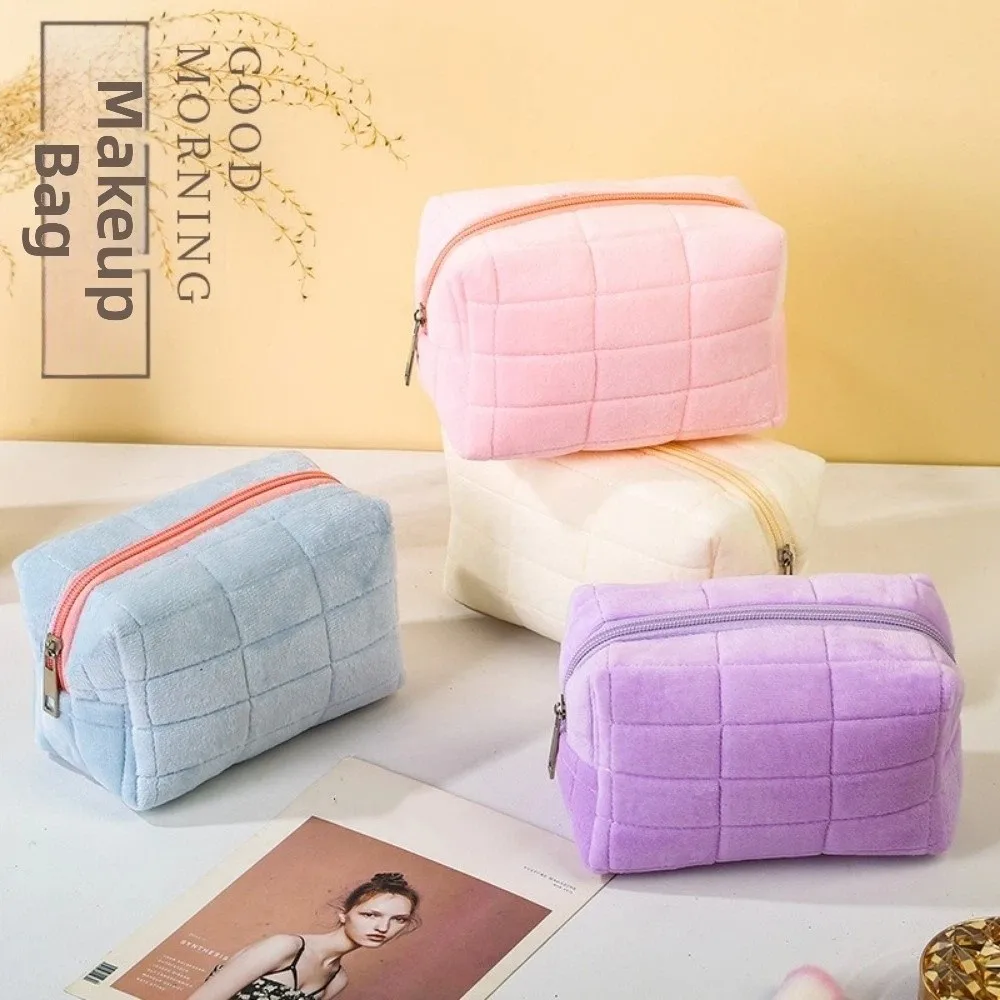 Japanese Style Minimalist Plaid Makeup Bag Zipper Closure Large Capacity Plush Storage Bag Multifunctional Cosmetic Bag Students