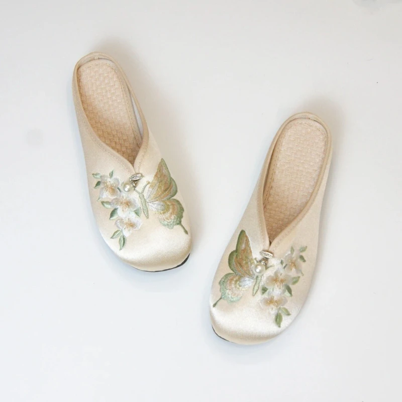 Woman Beautiful Butterfly Floral Embroidery Slippers Simple and Elegant Chinese Style Home Outdoor Casual Closed Toe Slippers image 2
