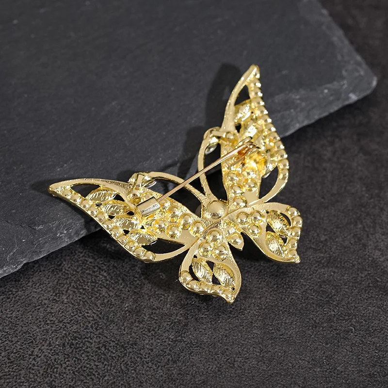 Faux Pearl Brooch Vivid Green Butterfly Brooch Elegant Clothing Pin Green Alloy Brooch For Friends Gathering Cardigans