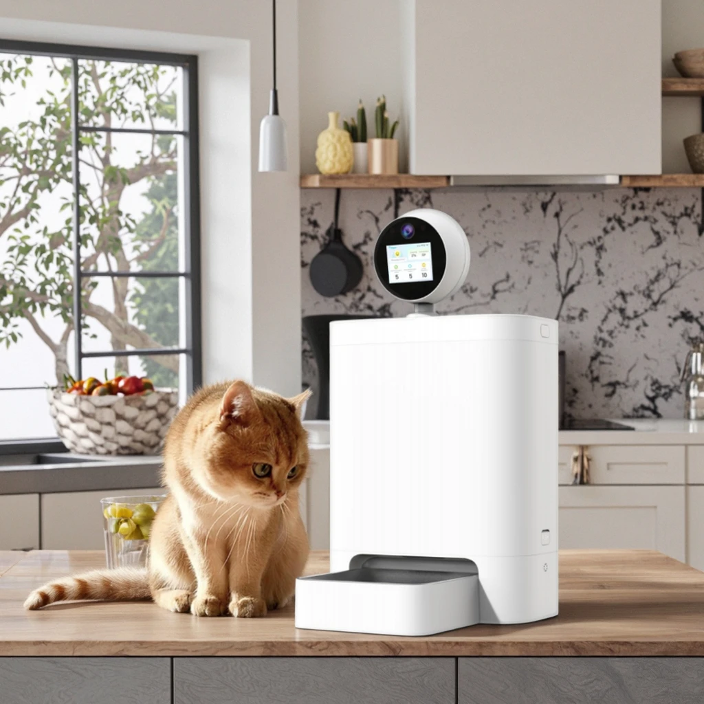 

5.5L Capacity Video AI Automatic Pet Feeder for Cats Dogs 3 Million Pixels HD 2K Eco-Friendly Plastic 5V/1.5A Battery Powered