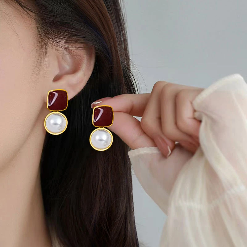 Mode Geometrische Rote Emaille Ohrstecker für Frauen Aussage Vintage Imitation Perlen Ohrringe Licht Luxus Party Schmuck Geschenk – Detail 4