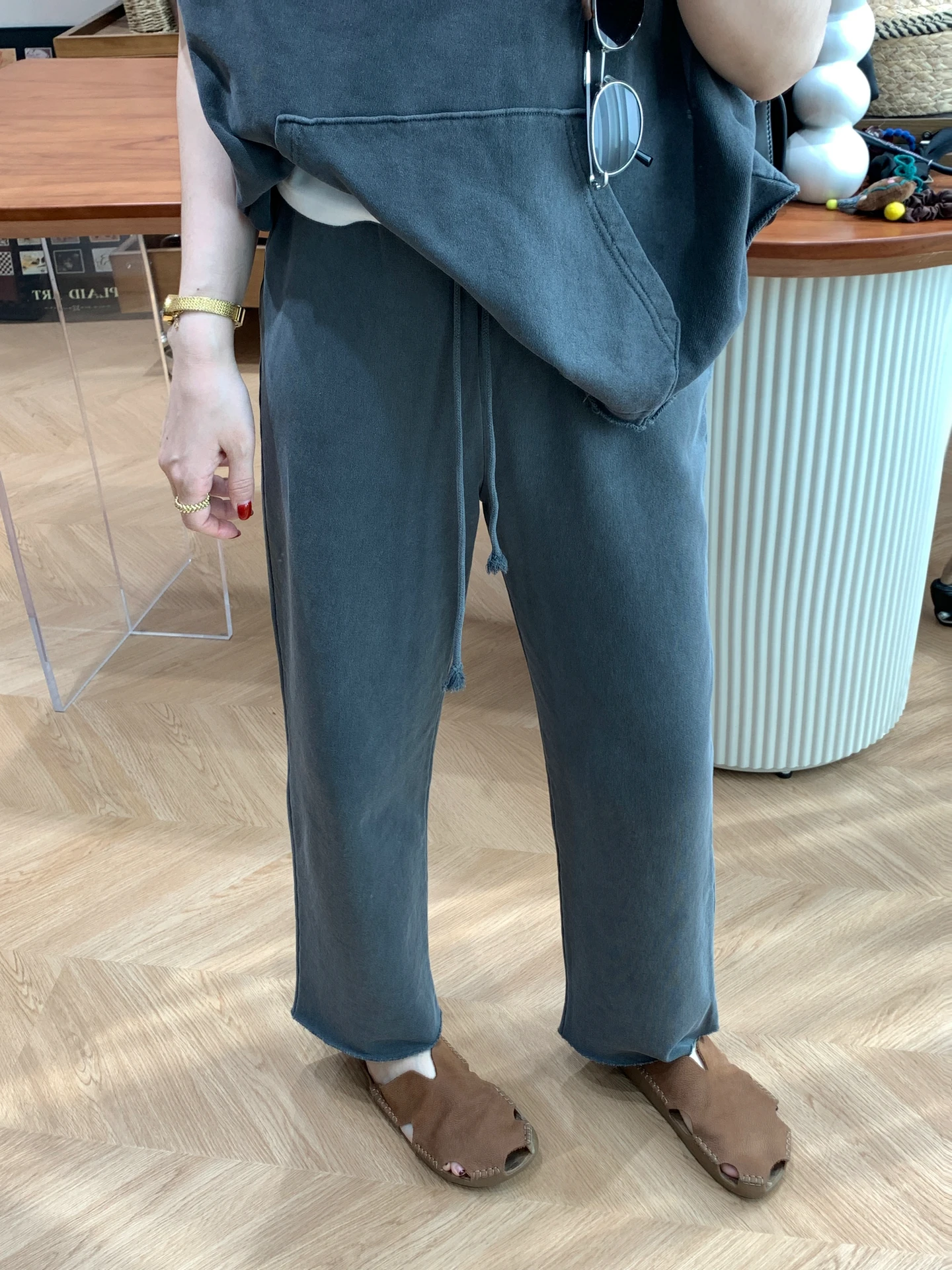 

Новые весенне-летние женские спортивные брюки с поясом, прямые, слегка расклешенные, с высокой талией, утягивающие, скрывающие бедра