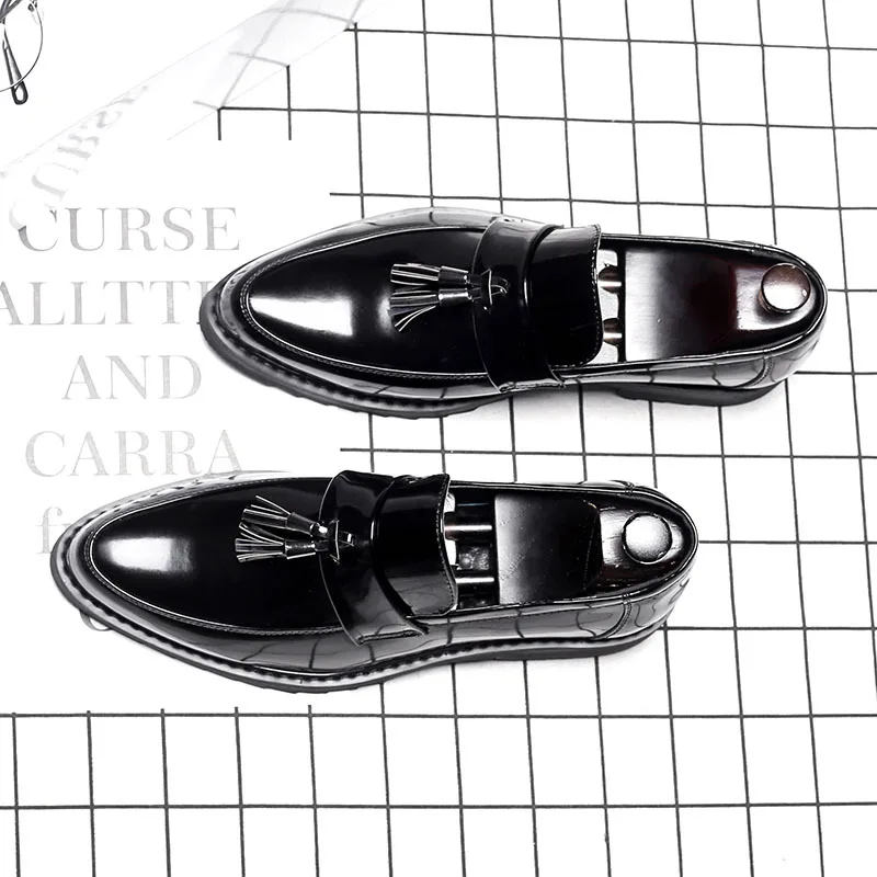 Wedding Shoes Men Formal Patent Leather Italian Shoes Men Classic Loafers Coiffeur Designer Shoes Men Office Sepatu Slip On Pria