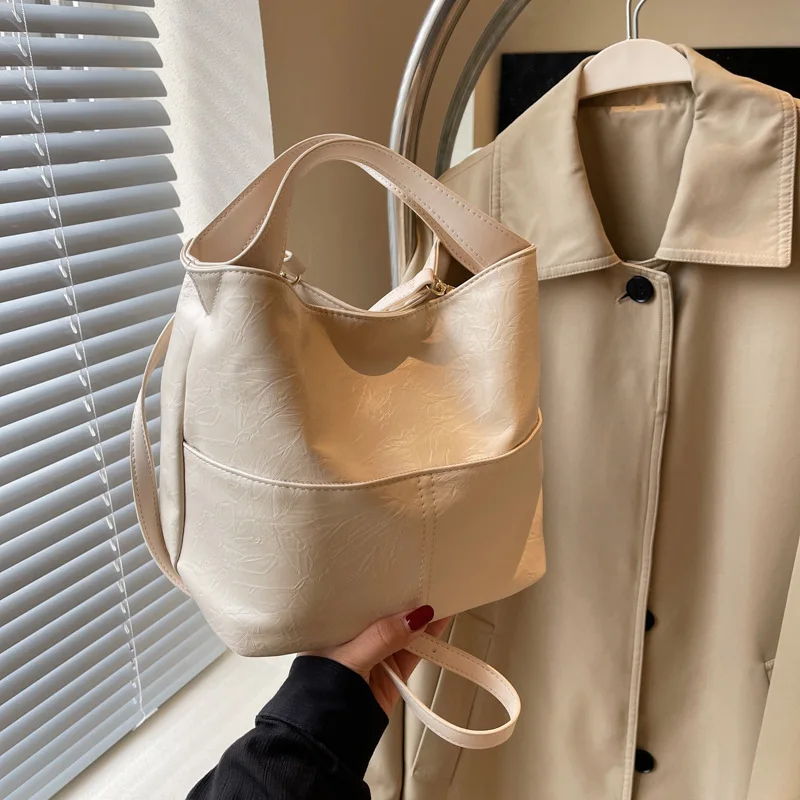 Fashionable Retro Portable Bucket Bag, Large Capacity, Casual and Versatile Shoulder Crossbody Bag