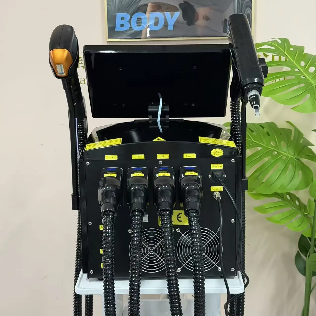 

Многофункциональный лазерный диодный аппарат 4-в-1 для удаления волос 755/808/1064/940 нм, титановый, с охлаждением, для косметологии и удаления волос на теле