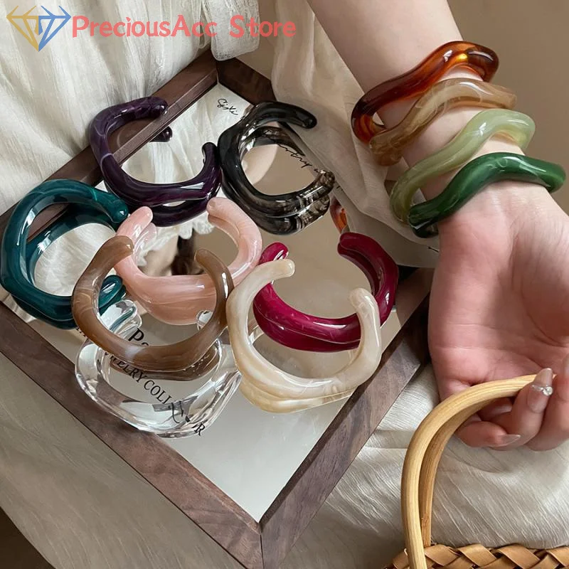 أزياء فريدة من نوعها غير النظامية الاكريليك الكفة الأساور للنساء بسيطة الملمس متعدد الألوان هندسية مفتوحة الإسورة مجوهرات نسائية #4