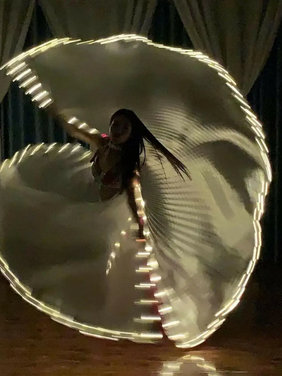 ชุดคลุมปีกเรืองแสง LED สีเงินเหลือง สำหรับการแสดงระบำหน้าท้องในวันฮาโลวีน